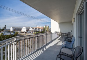 aventura203-24-balcony.jpg