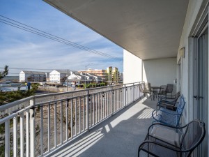 aventura203-24-balcony.jpg