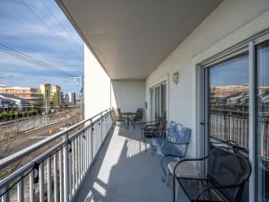 aventura203-25-balcony.jpg