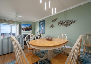 aventura203-3-dining-area.jpg