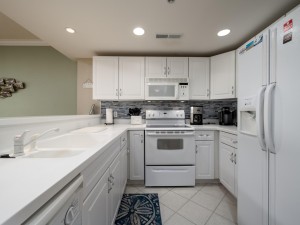 aventura203-6-kitchen.jpg
