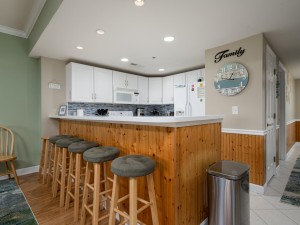 aventura203-7-kitchen.jpg