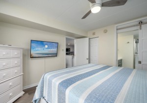 seawatch1815-10-primary-bedroom.jpg