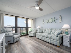 seawatch1815-12-living-area.jpg