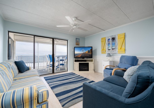mooring303-1-living-area.jpg