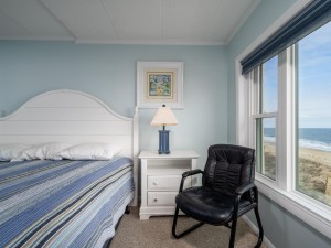 mooring303-11-primary-bedroom.jpg