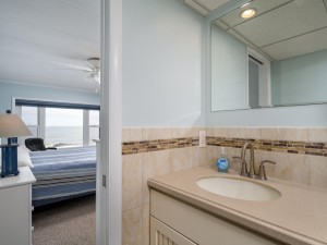 mooring303-13-primary-bath.jpg
