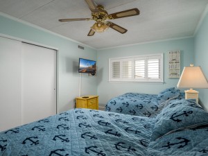 mooring303-15-bedroom-2.jpg