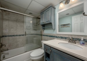mooring303-16-bath-2.jpg