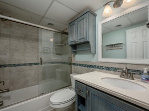 mooring303-16-bath-2.jpg