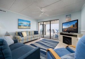 mooring303-2-living-area.jpg