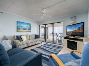 mooring303-2-living-area.jpg