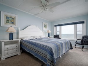 mooring303-9-primary-bedroom.jpg