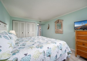 soverignseas203-10-primary-bedroom.jpg