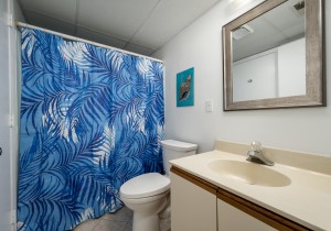 soverignseas203-14-bath-2.jpg