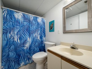 soverignseas203-14-bath-2.jpg