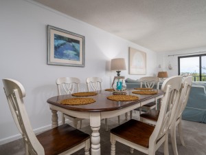 soverignseas203-3-dining-area.jpg