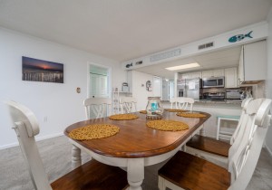 soverignseas203-7-dining-area.jpg