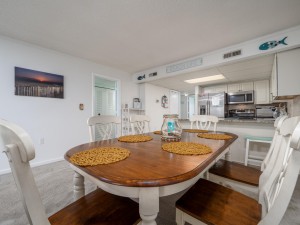 soverignseas203-7-dining-area.jpg