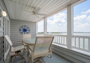 harbourtowne202b-12-balcony.jpg