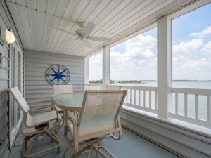 harbourtowne202b-12-balcony.jpg