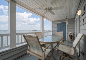 harbourtowne202b-13-balcony.jpg