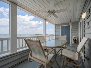 harbourtowne202b-13-balcony.jpg