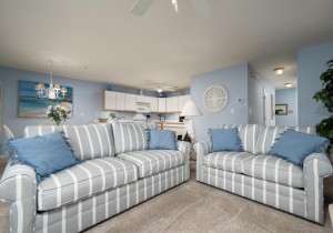 harbourtowne202b-14-living-area.jpg