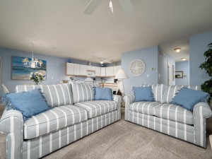harbourtowne202b-14-living-area.jpg