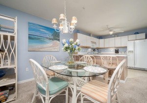 harbourtowne202b-15-dining-area.jpg