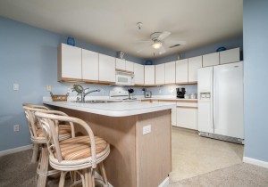 harbourtowne202b-16-kitchen.jpg