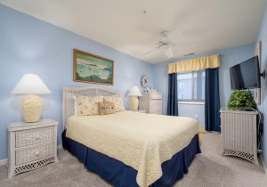 harbourtowne202b-18-bedroom-1.jpg