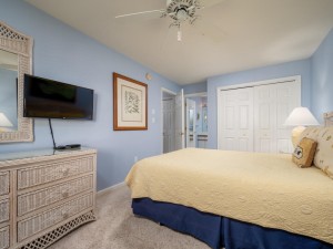 harbourtowne202b-19-bedroom-1.jpg