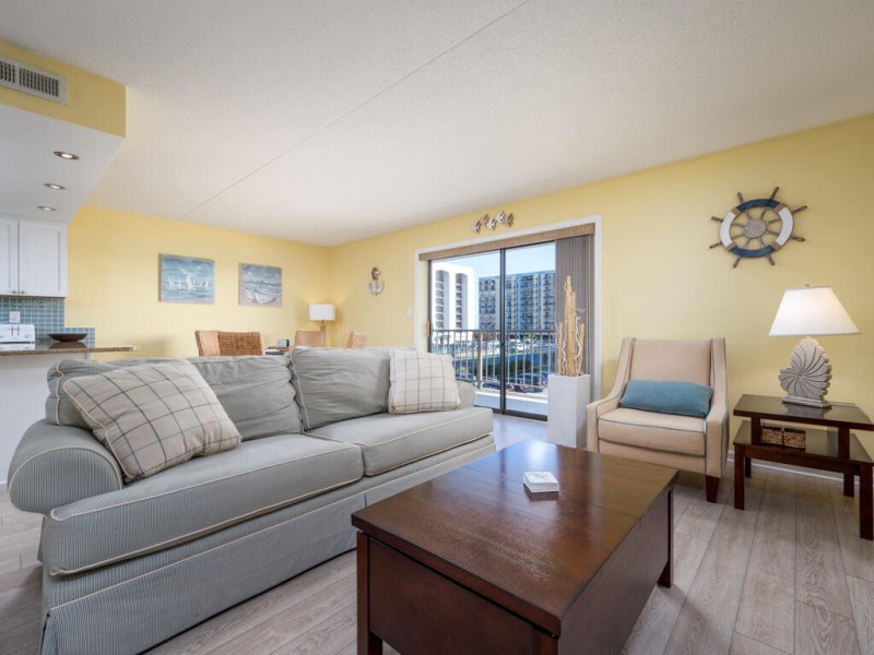 angelfish205-8-living-area.jpg