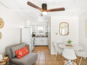 15-dining-kitchen-owner.jpg