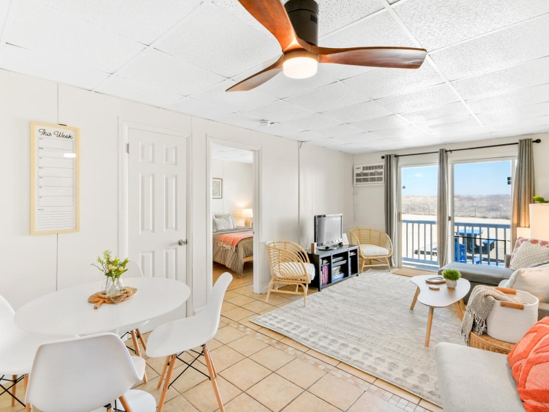 17-open-floor-plan-owner.jpg
