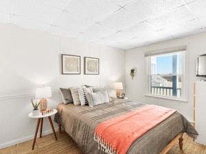 25-bedroom-owner.jpg