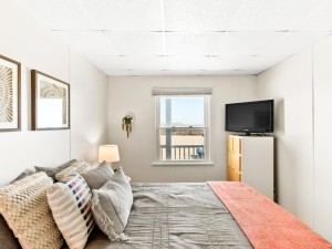 26-bedroom-owner.jpg