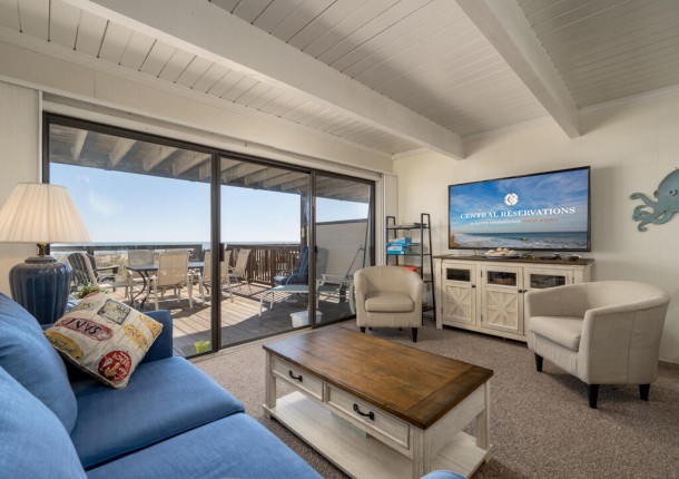 beachcolony3-33-living-area.jpg