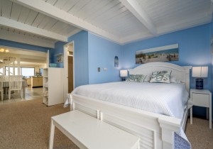 beachcolony3-36-lower-level-bedroom.jpg