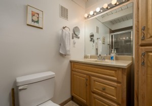 beachcolony3-38-lower-level-bath.jpg