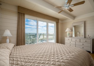 summerhouse5-20-primary-bedroom.jpg