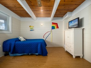summerhouse5-28-bedroom-2.jpg