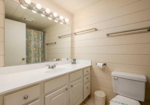summerhouse5-29-bath-1.jpg
