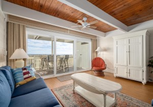 summerhouse5-31-living-area.jpg