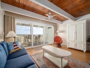 summerhouse5-31-living-area.jpg
