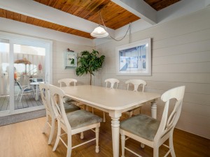 summerhouse5-34-dining-area-1st-floor.jpg
