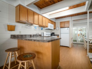 summerhouse5-35-kitchen-1st-floor.jpg