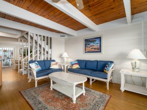 summerhouse5-36-living-area-1st-floor.jpg