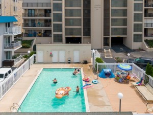 amberwaves-3d-pool.jpg